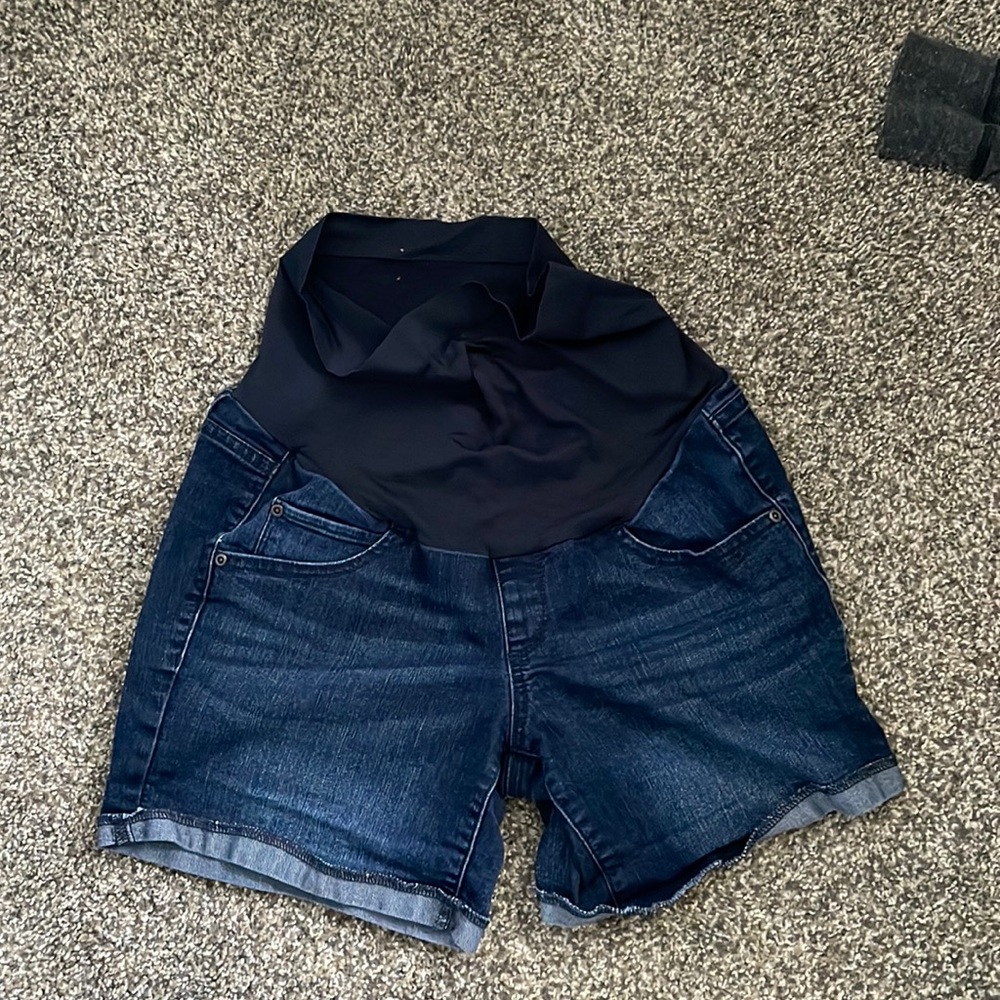 Maternity shorts